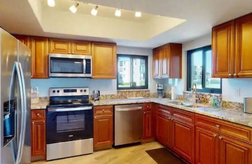Tropic House | Beachfront Getaway Licensed Beachfront Townhome- PRIVATE POOL
