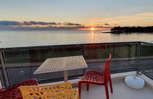 Piriac-sur-Mer Apartment | Beachfront gite 30m family beach with lifeguard