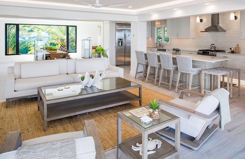 Grace Bay West Villa | BEACHFRONT! Grace Bay Beach, Sleeps 12