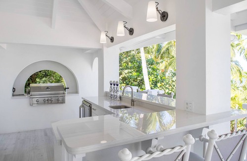 Grace Bay West Villa | BEACHFRONT! Grace Bay Beach, Sleeps 12