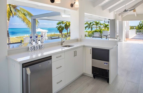 Grace Bay West Villa | BEACHFRONT! Grace Bay Beach, Sleeps 12
