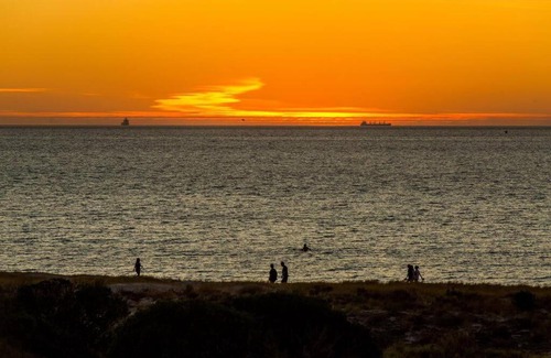 Largs Bay Apartment | Beachfront Guesthouse Adelaide - stunning views