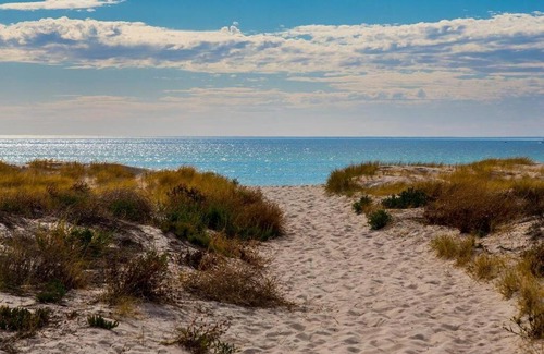 Largs Bay Apartment | Beachfront Guesthouse Adelaide - stunning views