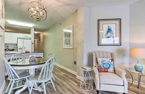 Gulf Shores Condo | Beachfront Gulf Shores Condo w/Pool