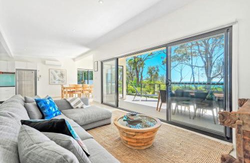 Vincentia House | Beachfront Haven On Collingwood Beach