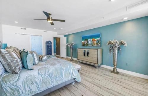 Indian Shores Apartment | Beachfront Heated Pool Hot Tub