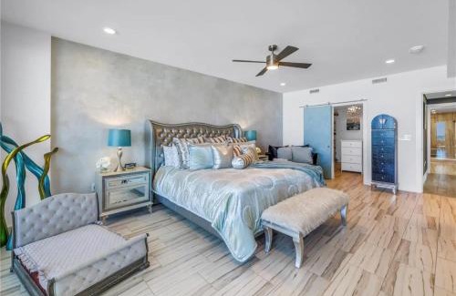 Indian Shores Apartment | Beachfront Heated Pool Hot Tub