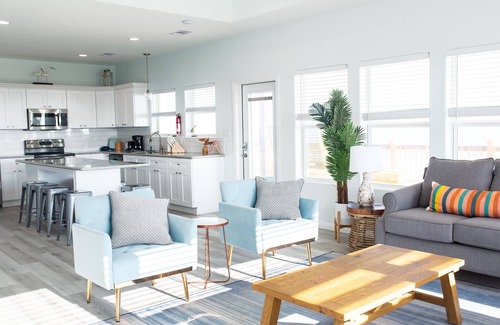 Gilchrist House | Beachfront, Heated Pool, Modern Home