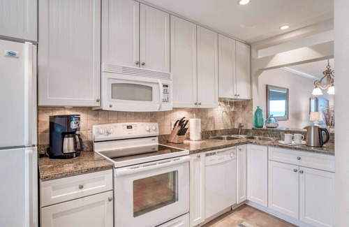 Crescent Beach Condo | BEACHFRONT! Heated Pools, Balcony Sunrise, Pickleball, Fitness Center, Parking, $300 in Free Tickets