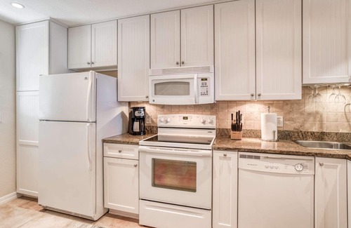 Crescent Beach Condo | BEACHFRONT! Heated Pools, Balcony Sunrise, Pickleball, Fitness Center, Parking, $300 in Free Tickets