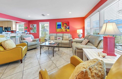 Sunnyside House | BeachFRONT Home~Gulf Front Deck~Amazing Views~4BR Hanging Out