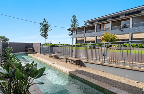 North Creek Apartment | Beachfront holiday that delivers prime positioning.