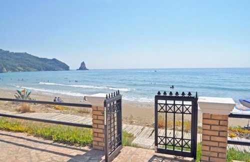 Agios Gordios House | Beachfront holiday Houses Yannis on Agios Gordios beach