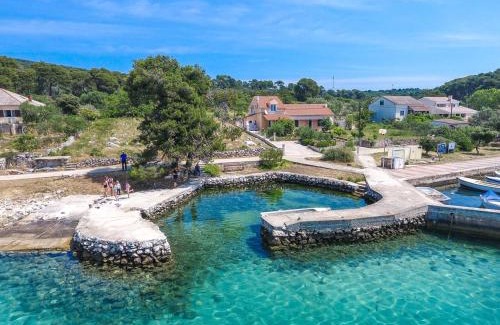 Molat House | Beachfront Holiday House Zita