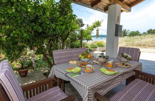 Molat House | Beachfront Holiday House Zita