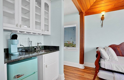 East End House | Beachfront home with pool, elevator, EV charger, beach wheelchair - dog-friendly