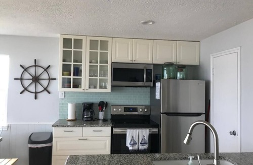Bermuda Beach House | Beachfront Home! Come enjoy end of summer beachfront vacation!