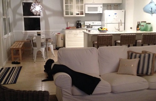 Bermuda Beach House | Beachfront Home! Come enjoy end of summer beachfront vacation!