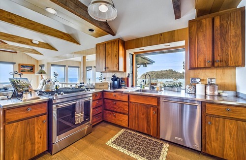 Trinidad House | Beachfront home, great for families, ocean access from yard, hot tub
