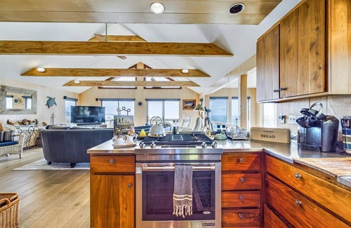 Trinidad House | Beachfront home, great for families, ocean access from yard, hot tub