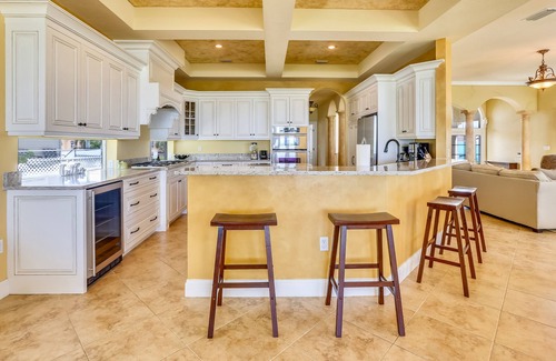 Treasure Island House | ☀Beachfront Home🐬Private Pool🏖️Beach Access from Backyard🍹Great Location!