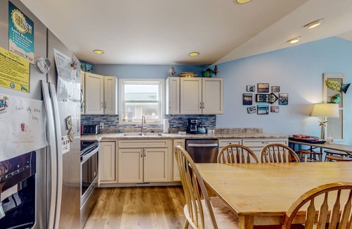 Surf City House | Beachfront home with ocean views, outdoor shower, full kitchen & beach access