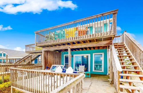 Surf City House | Beachfront home with ocean views, outdoor shower, full kitchen & beach access