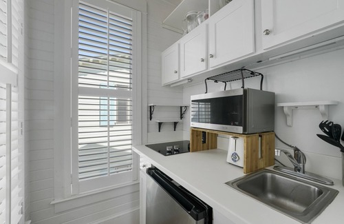 Seaside House | Beachfront Honeymoon Cottage in Seaside, Amazing Gulf Views + 2 Adult Bikes!