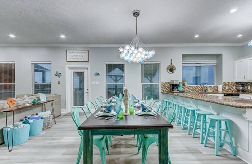 Port Bolivar House | Beachfront | Hot Tub | Fire Pit | Game Room