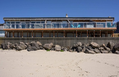 Lincoln City Apartment | Beachfront, Hot Tub, BBQ - The Lookout