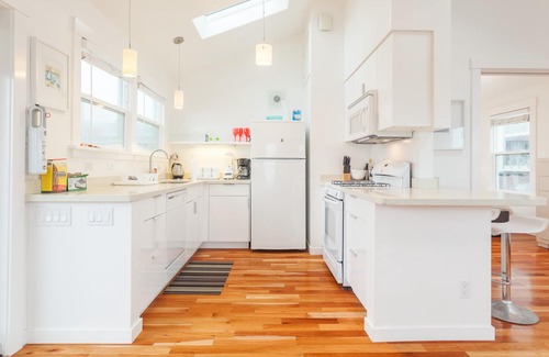 Sharp Park House | Beachfront House near SF w/Parking (1)