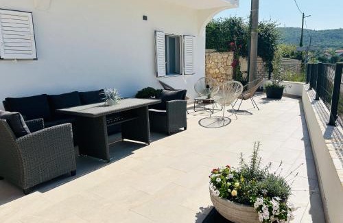 Pasman Villa | Beachfront house Miamore - 10 m from the sea