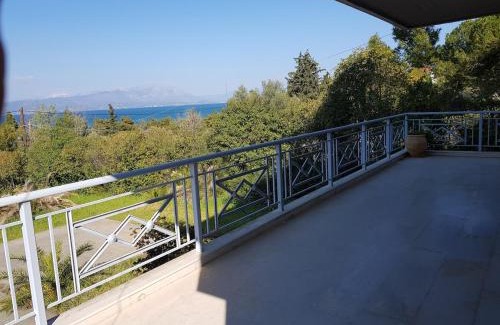 Tanagra Villa | Beachfront House Villa 35min from Athens