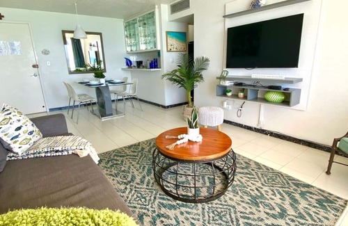 Isla Verde Condo | Beachfront King Bed Walk 2 Eat Amazing View