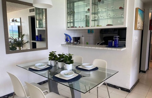 Isla Verde Condo | Beachfront King Bed Walk 2 Eat Amazing View