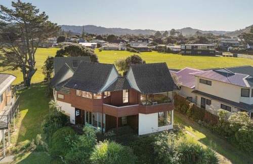 Pauanui House | Beachfront Landing - Pauanui Holiday Home