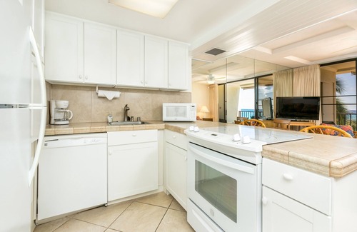 Makaha Condo | BEACHFRONT LEGAL PRINCESS CONDO-FREE PKG/WIFI-POOL, HOT TUB,TENNIS/PICKLE BALL 2