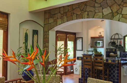 Manuel Antonio House | Beachfront Location! Luxury home. Daily MONKEY visits!