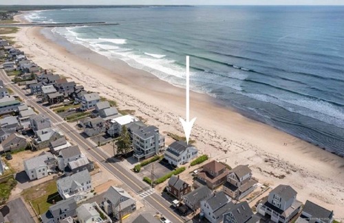 Wells Beach House | Beachfront, LOTS of Parking, 4 Bedroom /2 Bathrooms /Sleeps 8+