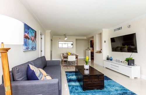 Galt Mile Apartment | BEACHFRONT: Luxe 3-Bedroom Condo with POOL!