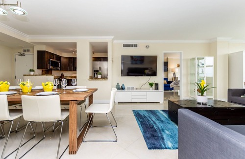Galt Mile Apartment | BEACHFRONT: Luxe 3-Bedroom Condo with POOL!
