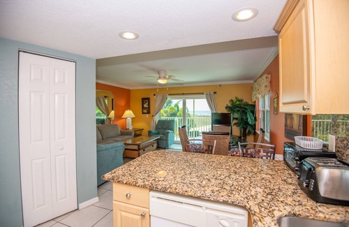 Treasure Island Condo | Beachfront Luxury | Free Perks & Prime Spot
