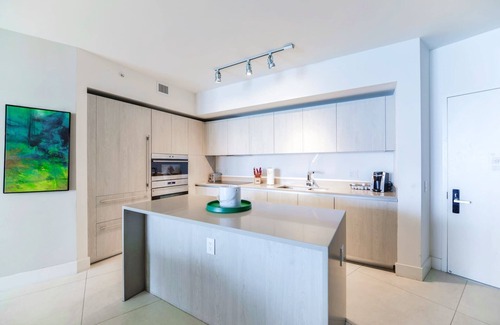 Hallandale Beach Apartment | Beachfront Luxury Apartment in Hollywood