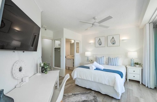 Sunrise Beach Apartment | Beachfront luxury 3 bed 2 bath