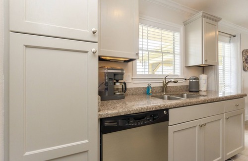 Galveston Condo | Beachfront luxury loft - overlooking Babe's beach Dawn-Bldg 6