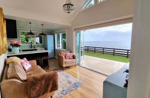 Clarks Beach Cottage | Beachfront luxury, re-charge your soul. ♥ Pet friendly! Just ask 🥰