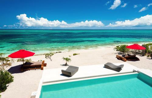 Providenciales Villa | Beachfront luxury 2 bedroom villa on Grace Bay