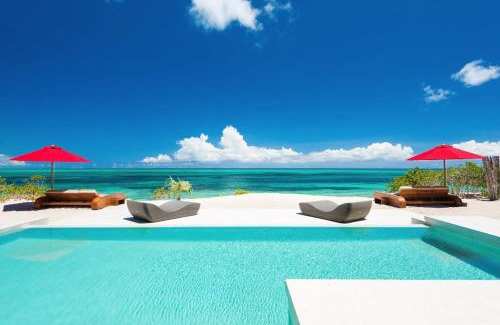 Providenciales Villa | Beachfront luxury 2 bedroom villa on Grace Bay