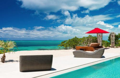 Providenciales Villa | Beachfront luxury 2 bedroom villa on Grace Bay