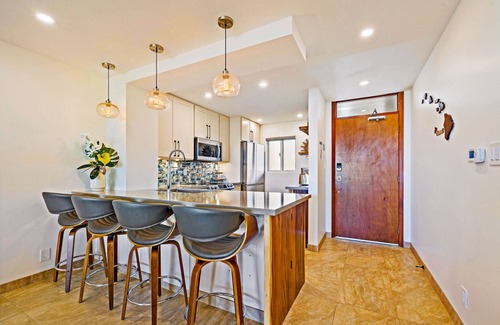Kihei Condo | Beachfront luxury w/California king beds, A/C and spectacular ocean sunset view